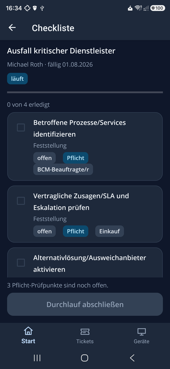 Prüfpunkte einer Checkliste mit Pflicht-Kennzeichnung und zuständiger Rolle