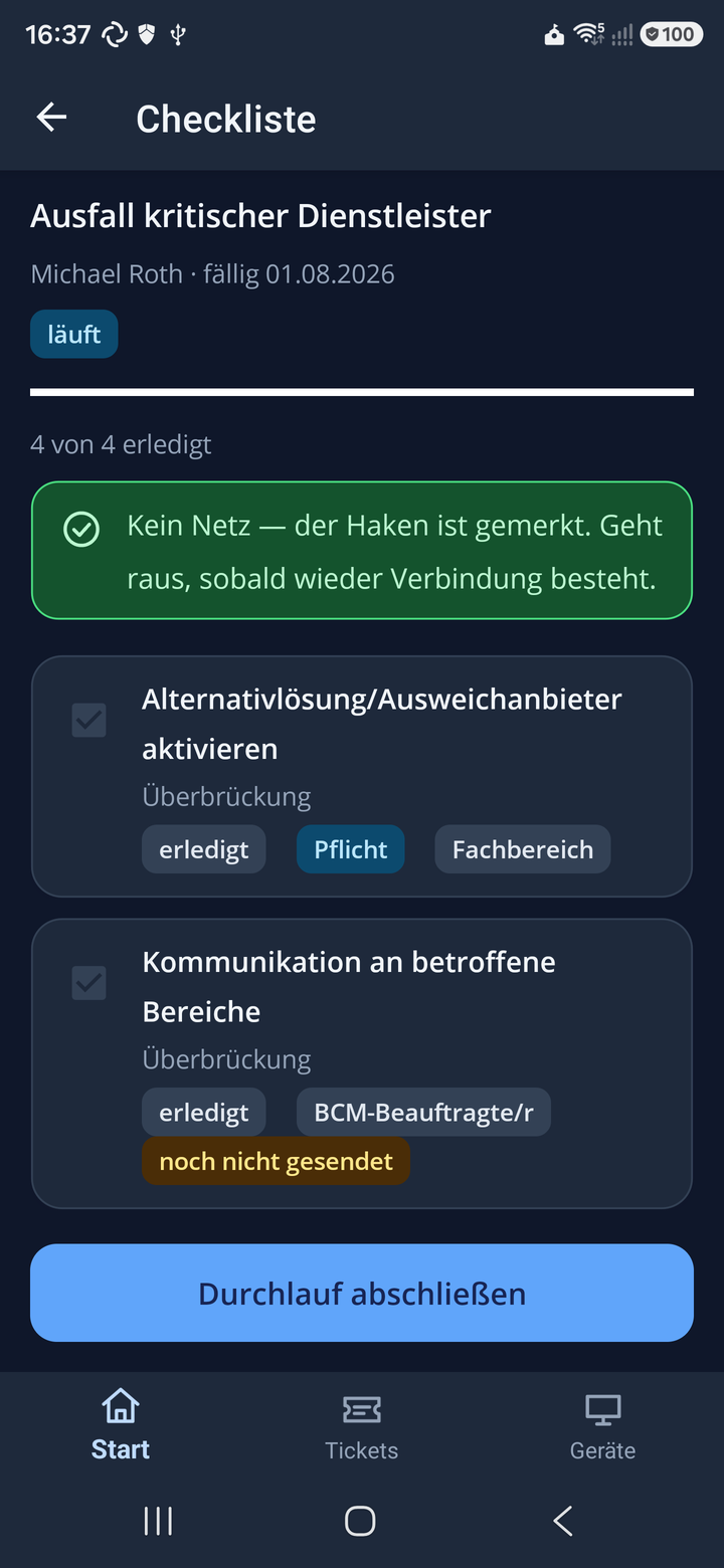 Checkliste ohne Netzverbindung: Haken gesetzt, Zeile trägt die Plakette „noch nicht gesendet“